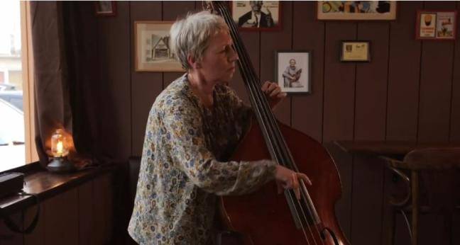 Puzzle et contrebasse