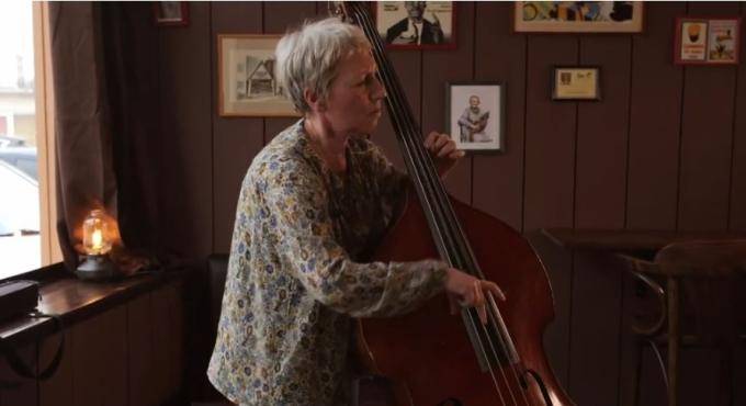 Puzzle et contrebasse