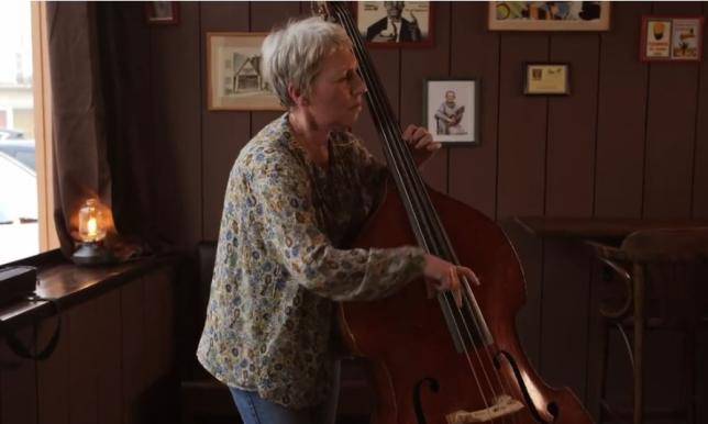 Puzzle et contrebasse